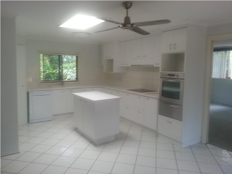 8 Charles cr, Tannum Sands QLD 4680
