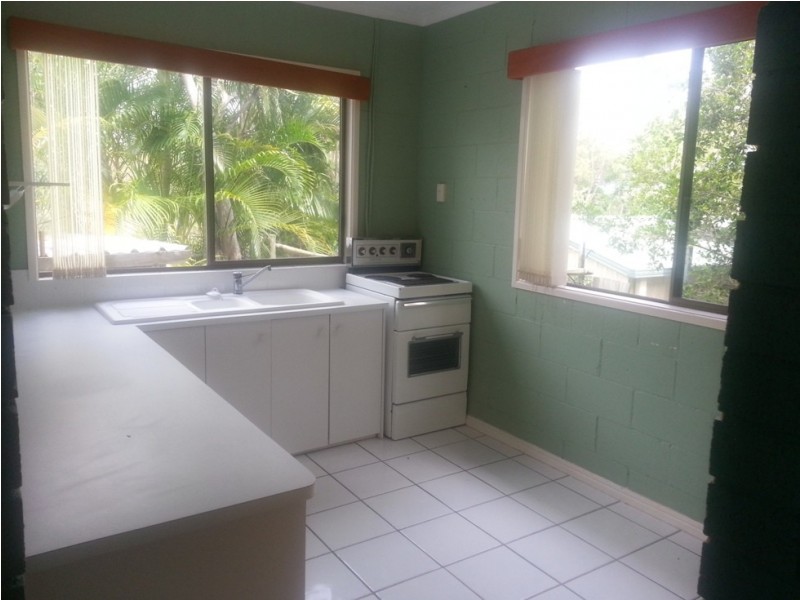 8 Charles cr, Tannum Sands QLD 4680