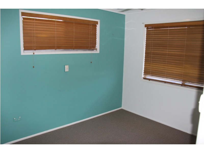 17 Polmaise Street, Boyne Island QLD 4680