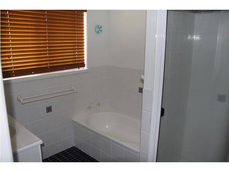17 Polmaise Street, Boyne Island QLD 4680