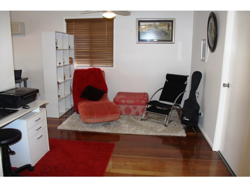 26 Amaroo Street, Boyne Island QLD 4680