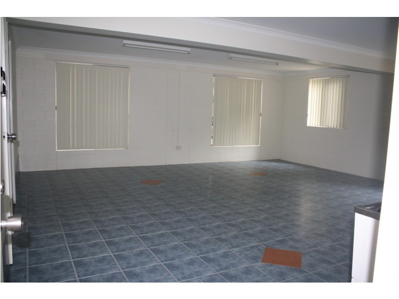 4 Yukana Street, Boyne Island QLD 4680