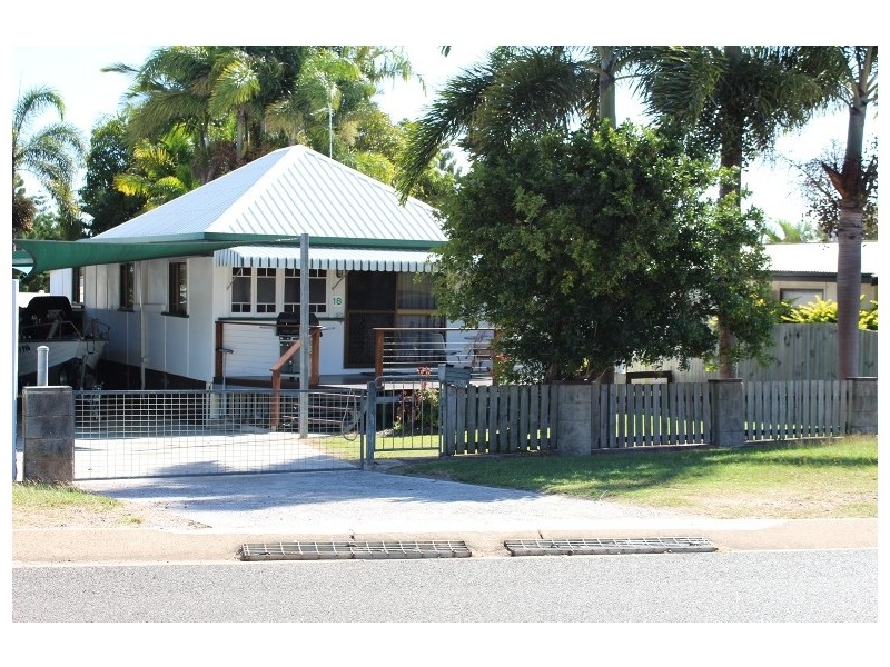 18 Beach Ave, Tannum Sands QLD 4680