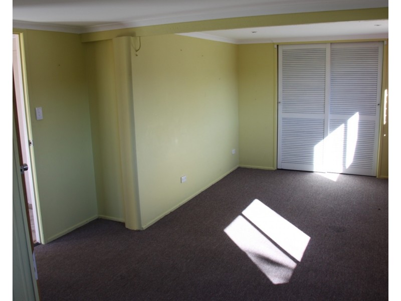 8 Amaroo Street, Boyne Island QLD 4680