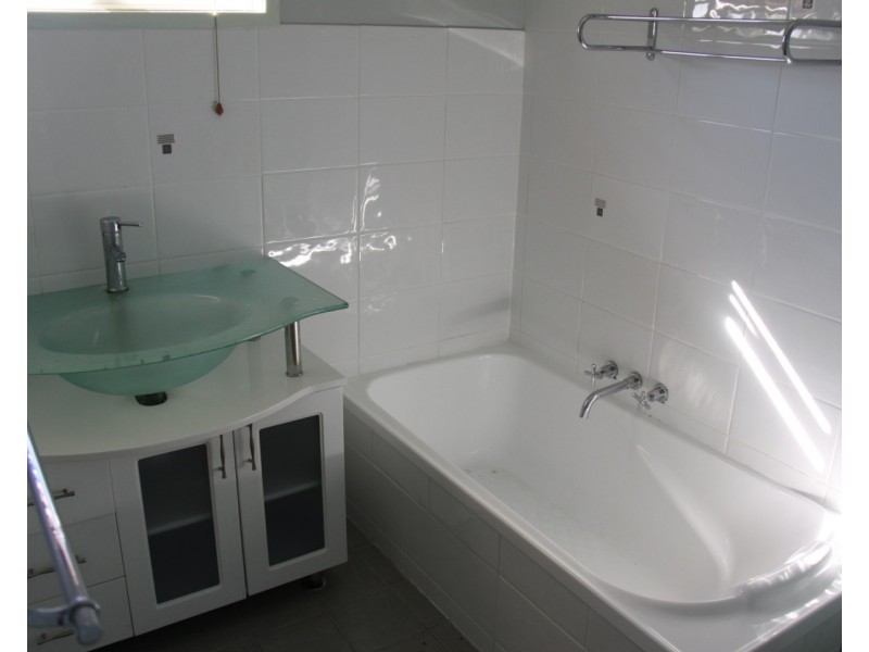 8 Amaroo Street, Boyne Island QLD 4680