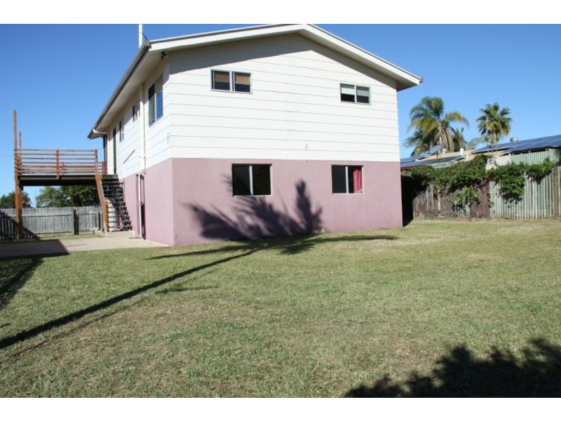 8 Amaroo St, Boyne Island QLD 4680