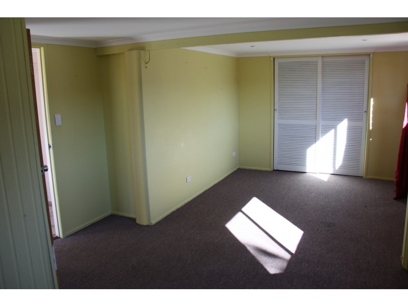 8 Amaroo St, Boyne Island QLD 4680