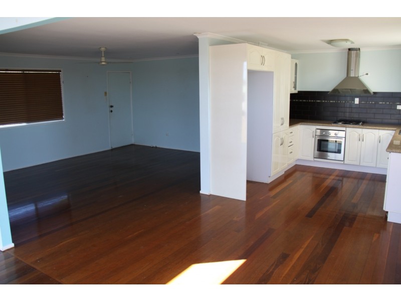 8 Amaroo St, Boyne Island QLD 4680