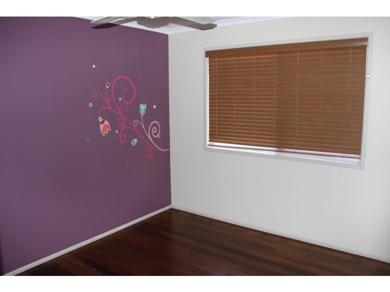 8 Amaroo St, Boyne Island QLD 4680