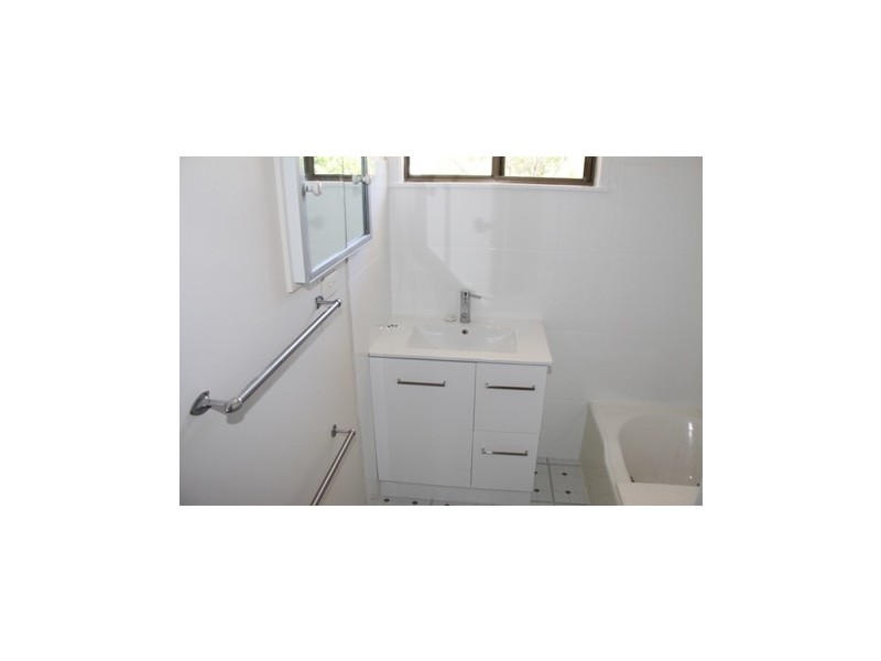 10 Booth Ave, Tannum Sands QLD 4680