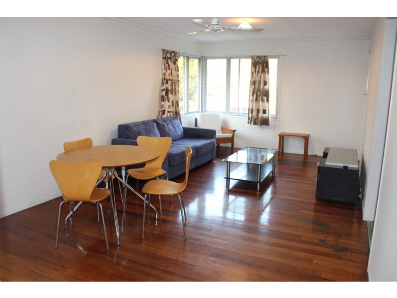 33 Charles St, West Gladstone QLD 4680