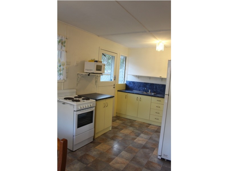 33 Charles St, West Gladstone QLD 4680