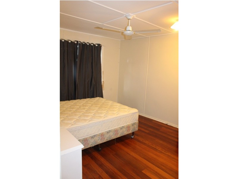 33 Charles St, West Gladstone QLD 4680