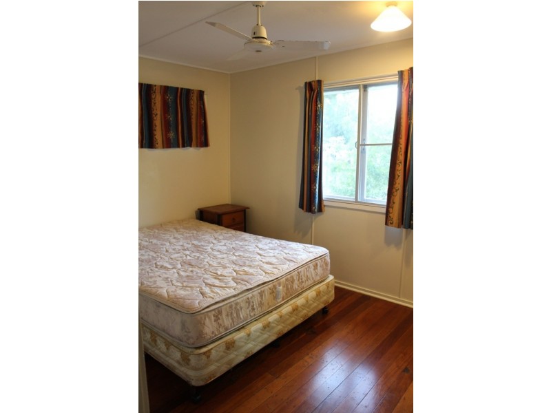 33 Charles St, West Gladstone QLD 4680