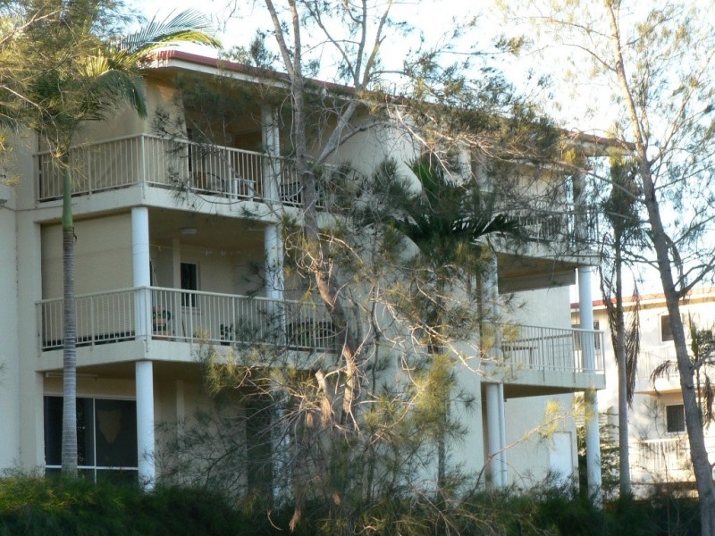 10/4 Pittsbay Crescent, Boyne Island QLD 4680