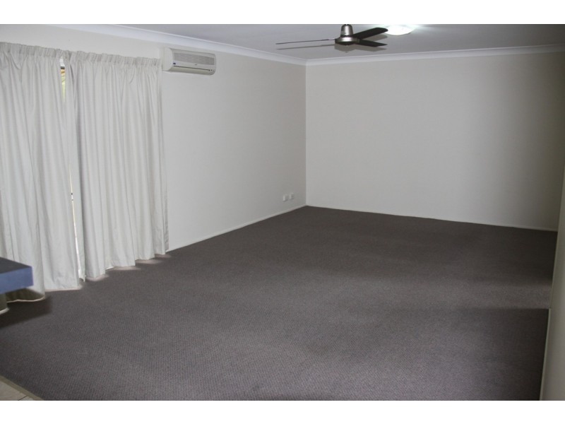 10/4 Pittsbay Crescent, Boyne Island QLD 4680