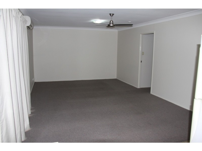 10/4 Pittsbay Crescent, Boyne Island QLD 4680