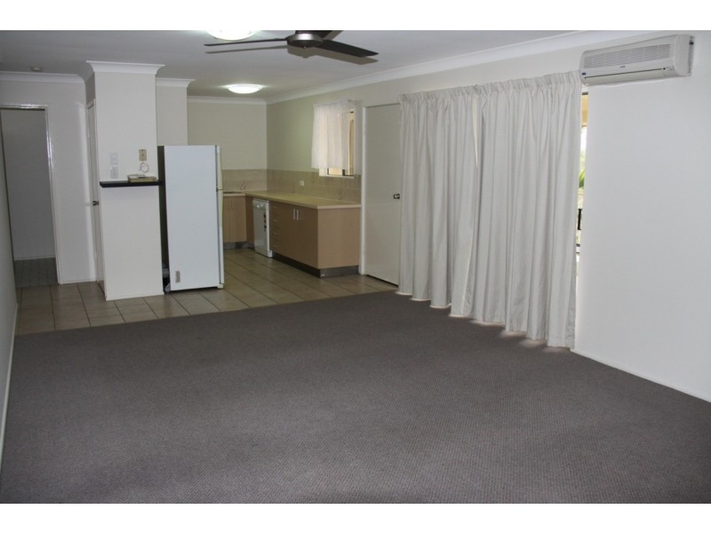 10/4 Pittsbay Crescent, Boyne Island QLD 4680