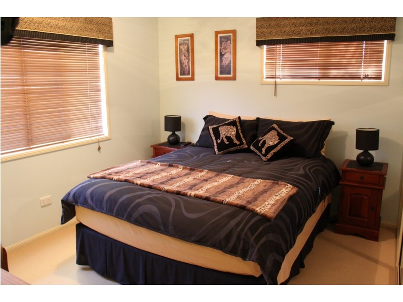12 Chauvel Court, Boyne Island QLD 4680