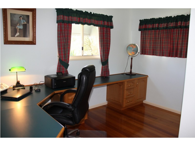 12 Chauvel Court, Boyne Island QLD 4680