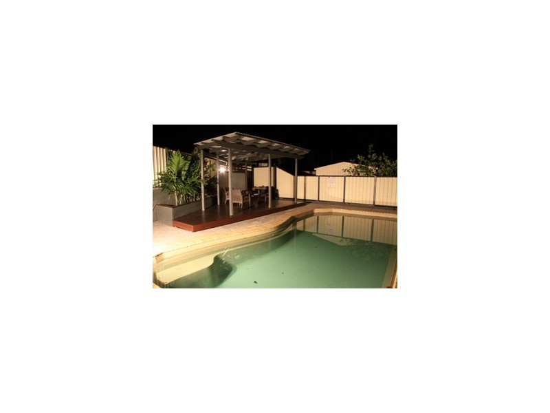 12 Lighthouse Dr, Boyne Island QLD 4680