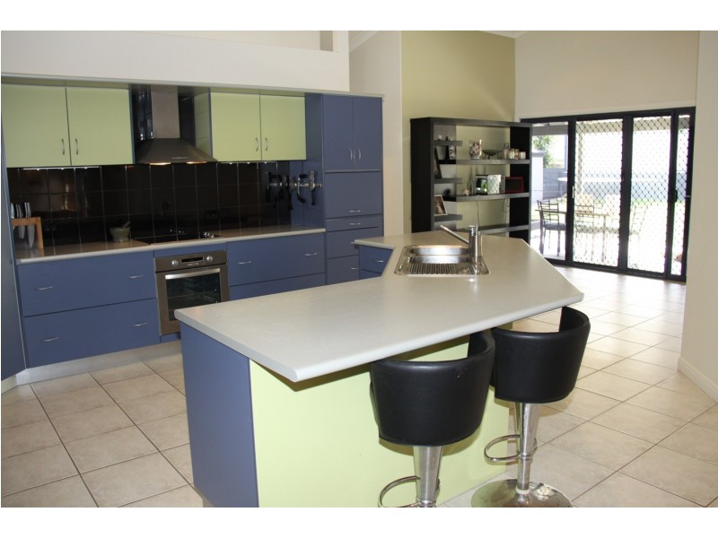 12 Lighthouse Dr, Boyne Island QLD 4680