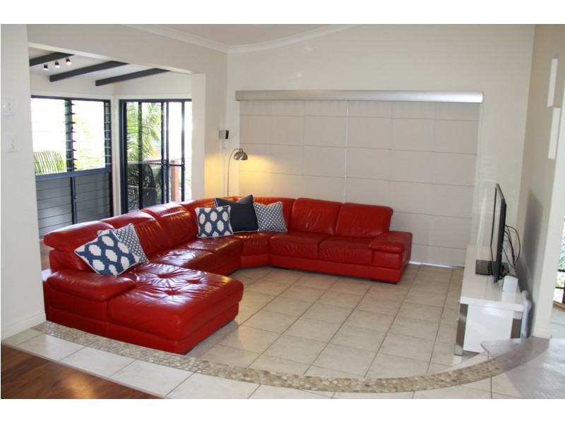 12 Lighthouse Dr, Boyne Island QLD 4680