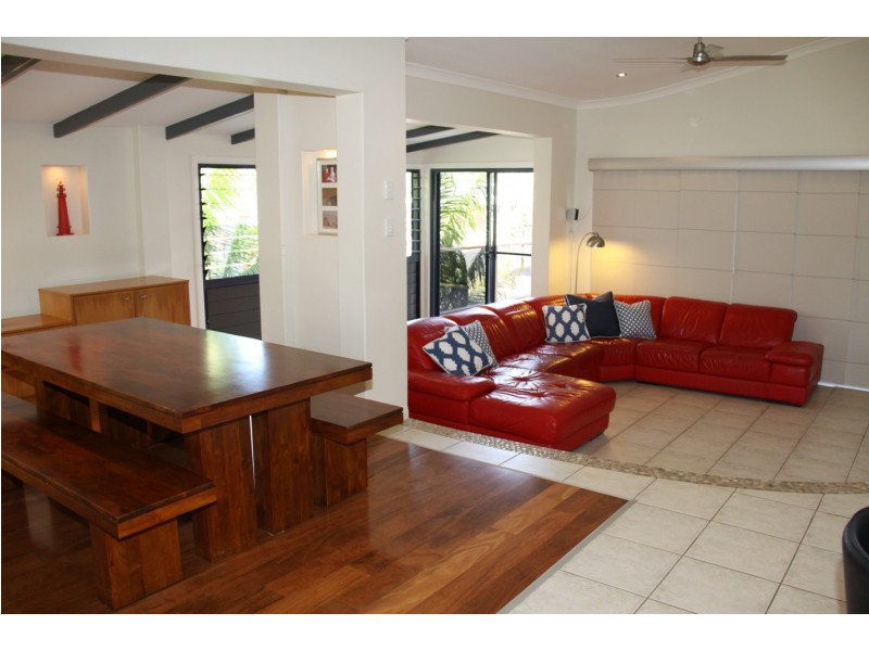 12 Lighthouse Dr, Boyne Island QLD 4680