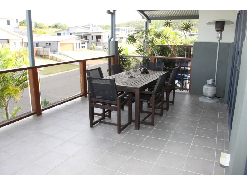 12 Lighthouse Dr, Boyne Island QLD 4680