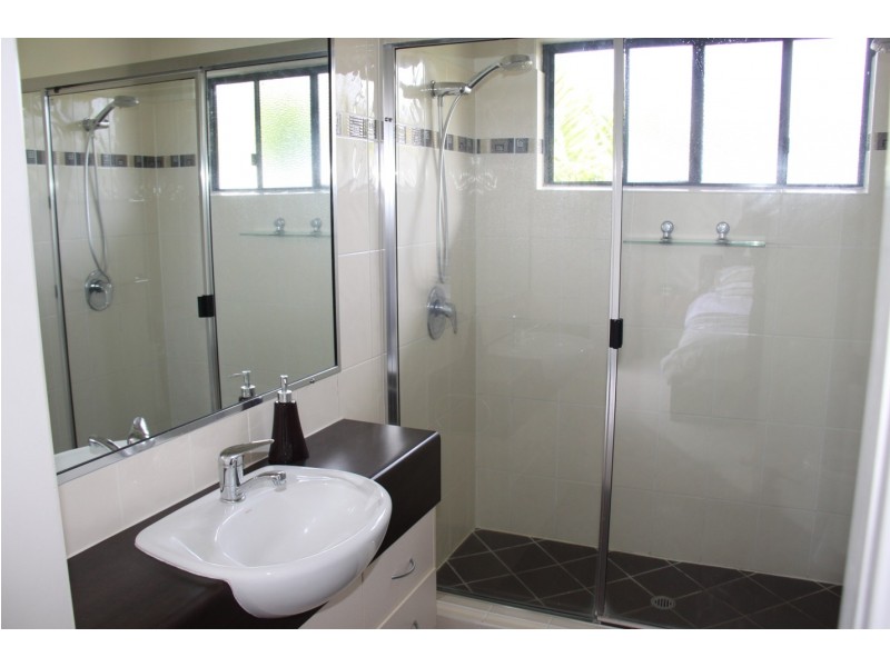 12 Lighthouse Dr, Boyne Island QLD 4680