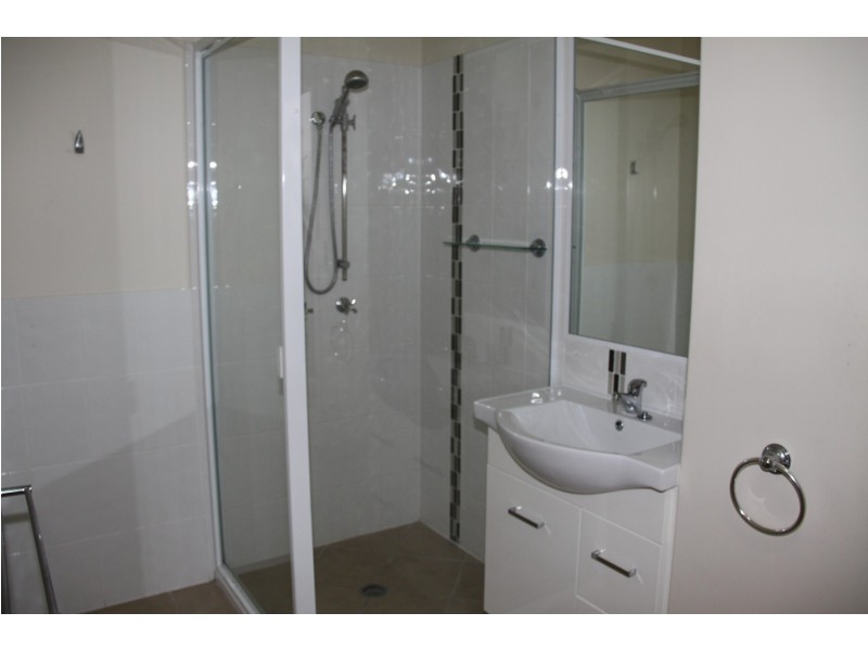 12 Lighthouse Dr, Boyne Island QLD 4680