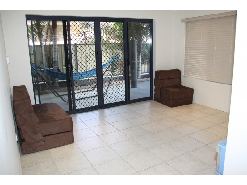 12 Lighthouse Dr, Boyne Island QLD 4680