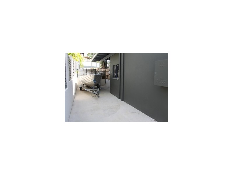 12 Lighthouse Dr, Boyne Island QLD 4680