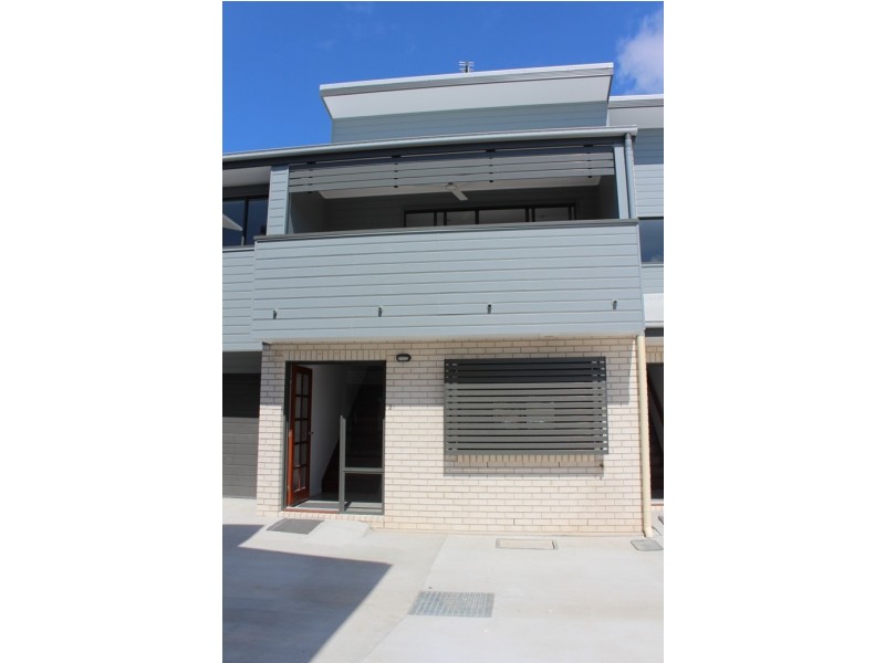 2/3 Crest Ave, Boyne Island QLD 4680