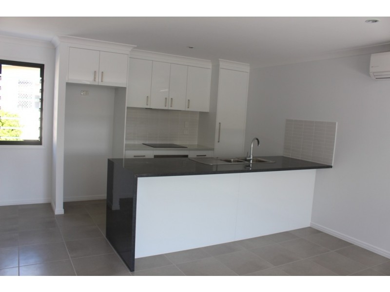 2/3 Crest Ave, Boyne Island QLD 4680
