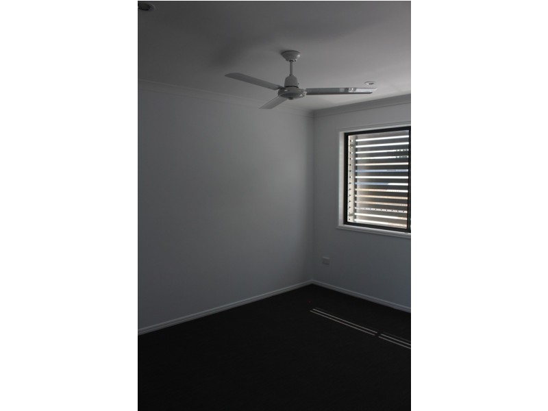 2/3 Crest Ave, Boyne Island QLD 4680