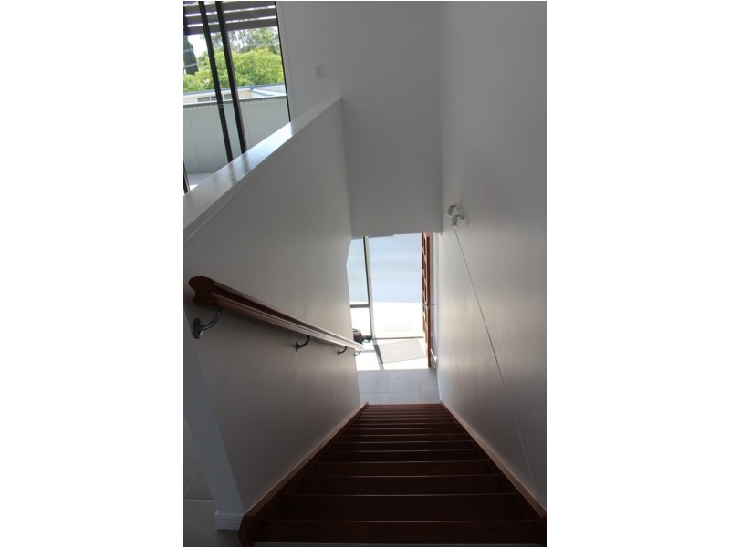 2/3 Crest Ave, Boyne Island QLD 4680