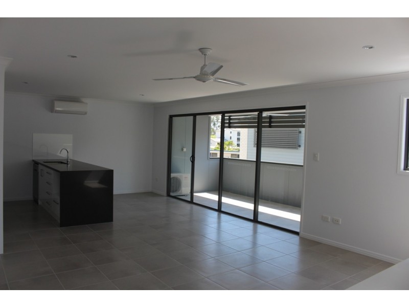 3/3 Crest Ave, Boyne Island QLD 4680