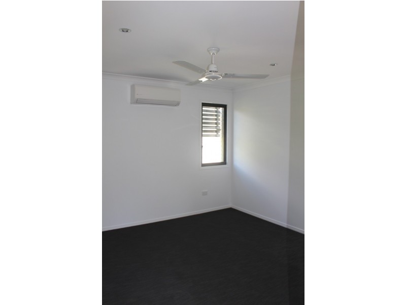 3/3 Crest Ave, Boyne Island QLD 4680