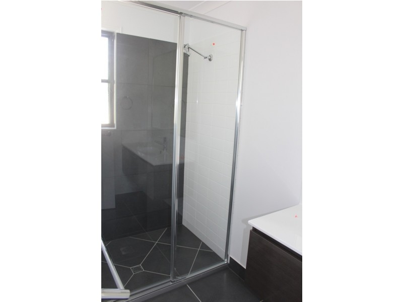 3/3 Crest Ave, Boyne Island QLD 4680