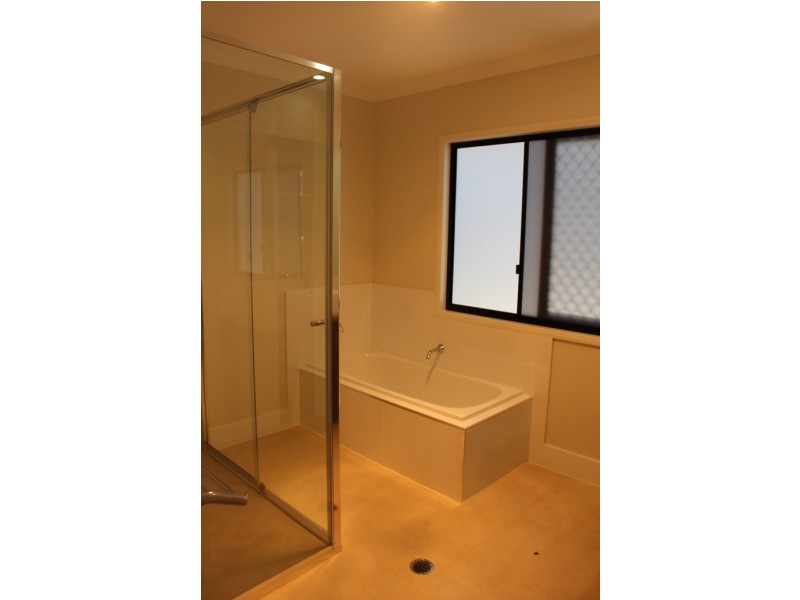 9 Bauhinia st, Boyne Island QLD 4680