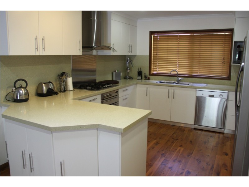 15 Alkina Crescent, Boyne Island QLD 4680