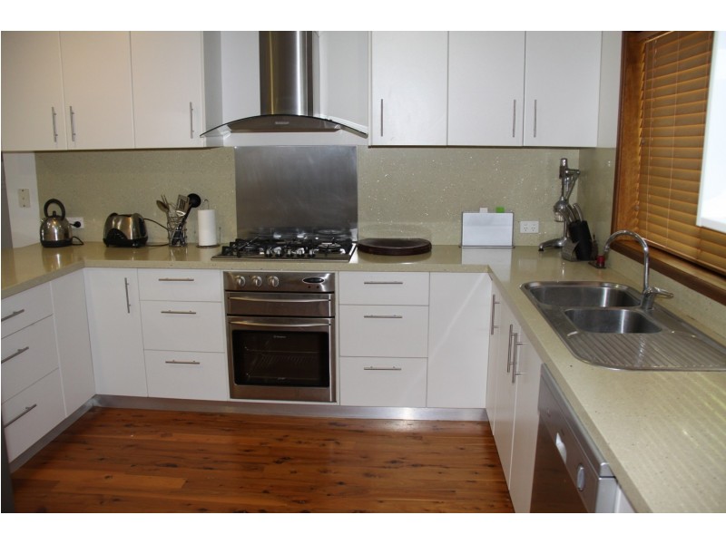 15 Alkina Crescent, Boyne Island QLD 4680