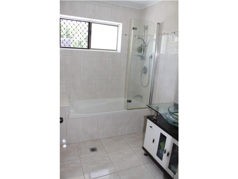 15 Alkina Crescent, Boyne Island QLD 4680