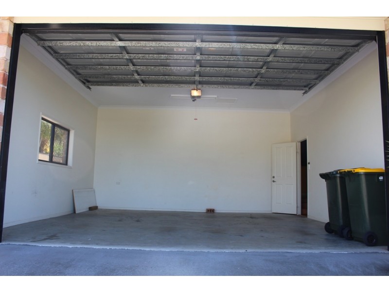 10 Lighthouse Dr, Boyne Island QLD 4680