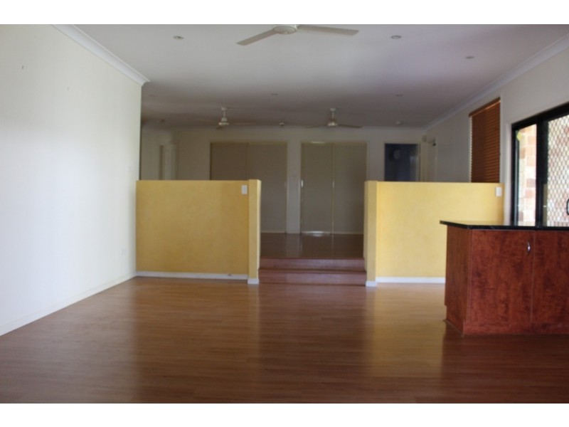 10 Lighthouse Dr, Boyne Island QLD 4680