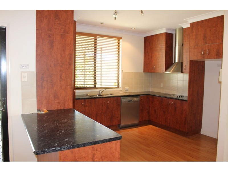 10 Lighthouse Dr, Boyne Island QLD 4680