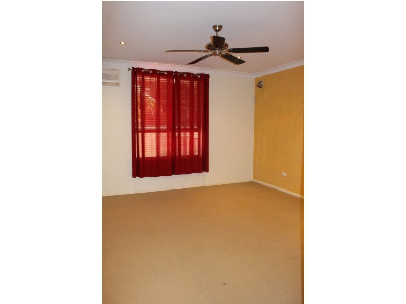 10 Lighthouse Dr, Boyne Island QLD 4680