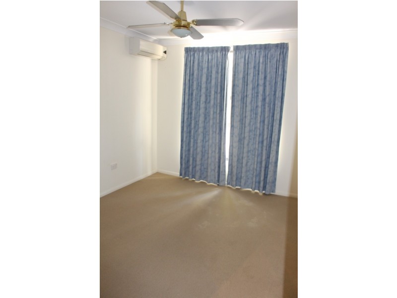 10 Lighthouse Dr, Boyne Island QLD 4680