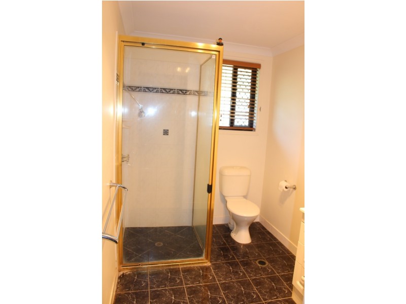 10 Lighthouse Dr, Boyne Island QLD 4680